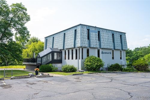 3290 California Rd, Orchard Park, NY, 14127-1516 | Card Image