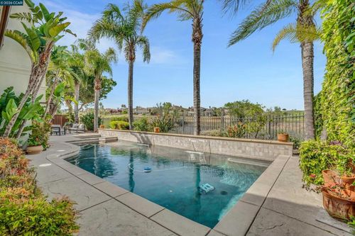 389 Roundhill Dr, Brentwood, CA, 94513-5032 | Card Image