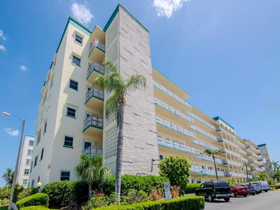 501 - 2960 59th Street S, Condo with 2 bedrooms, 2 bathrooms and null parking in Gulfport FL | Image 3