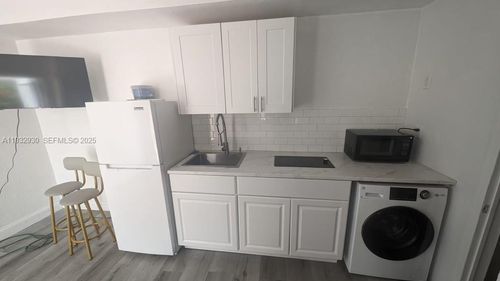 apt-1b-2822 Pine Tree Dr, Miami Beach, FL, 33140-4352 | Card Image