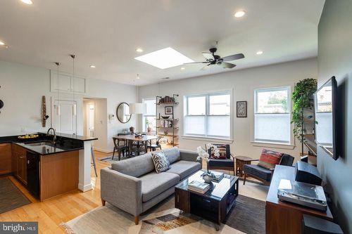 apt-300-1240 4th St Nw, WASHINGTON, DC, 20001-4684 | Card Image