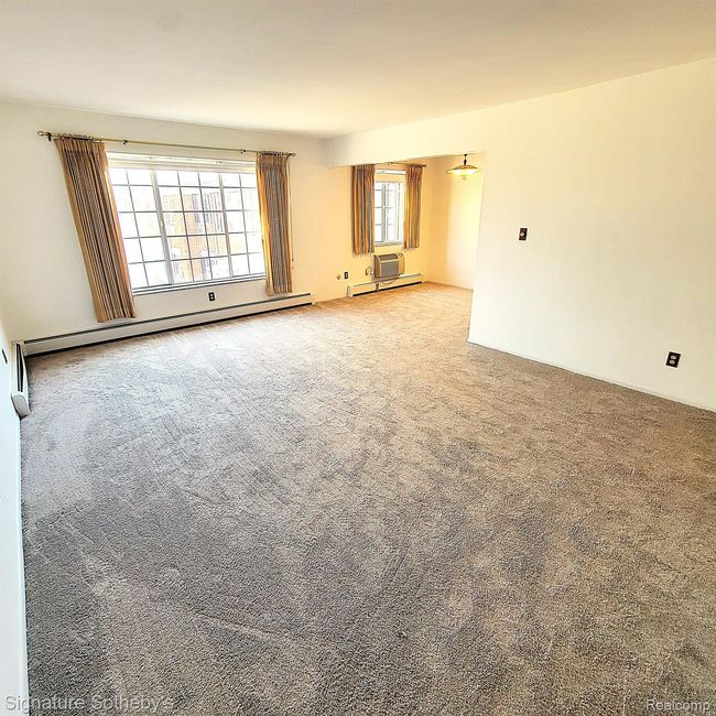APT-221 - 20870 Wildwood Dr, Condo with 2 bedrooms, 1 bathrooms and null parking in Harper Woods MI | Image 4