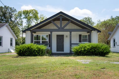 425 Demoss St, Gallatin, TN, 37066-2118 | Card Image