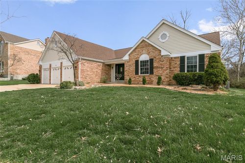 53 Log Hill Ln, Ballwin, MO, 63011-3234 | Card Image