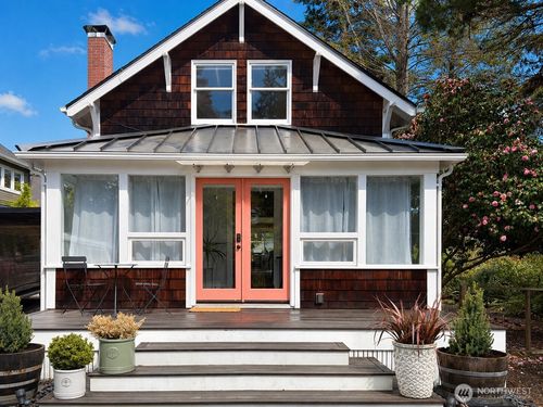 172 Grow Ave Nw, Bainbridge Island, WA, 98110-1740 | Card Image
