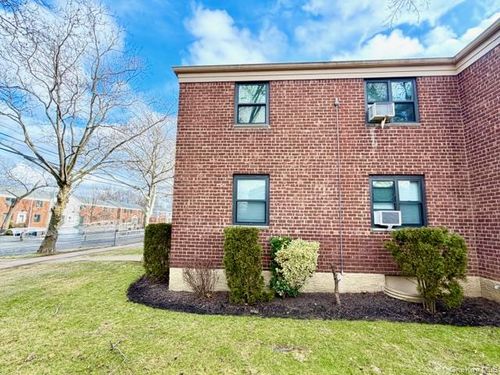 397a2-218 73rd Ave, Oakland Gardens, NY, 11364-2636 | Card Image