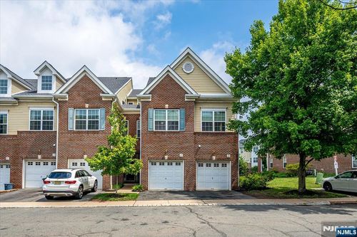 27 Taft Ln, Morristown, NJ, 07960-6160 | Card Image