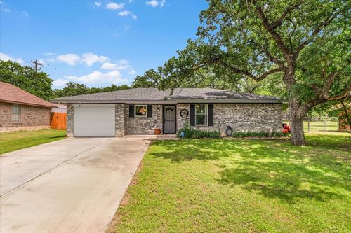 105 Rhoades St, Azle, TX, 76020-4422 | Card Image