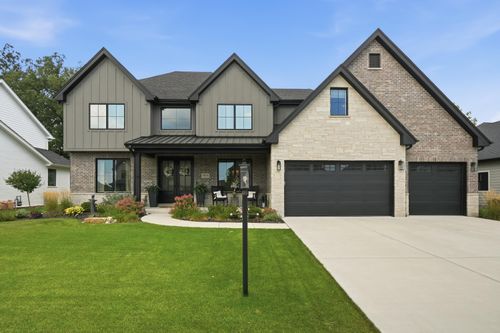 9606 Fescue Dr, Saint John, IN, 46373-0640 | Card Image