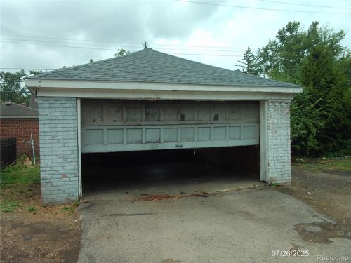 26085 Humber St, Huntington Woods, MI, 48070-1220 | Card Image