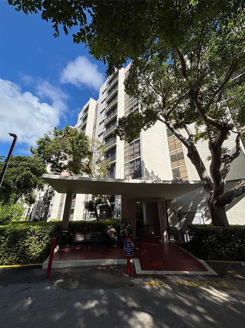 apt-517-17011 N Bay Rd, Sunny Isles Beach, FL, 33160-3631 | Card Image