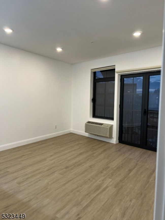 302 - 1026 Stuyvesant Ave, Home with 1 bedrooms, 2 bathrooms and null parking in Union NJ | Image 5