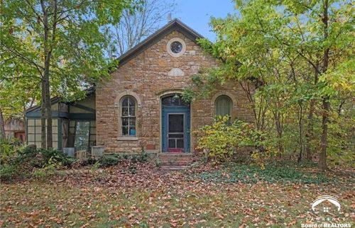 25130 Chieftain Rd, Lawrence, KS, 66044-7102 | Card Image