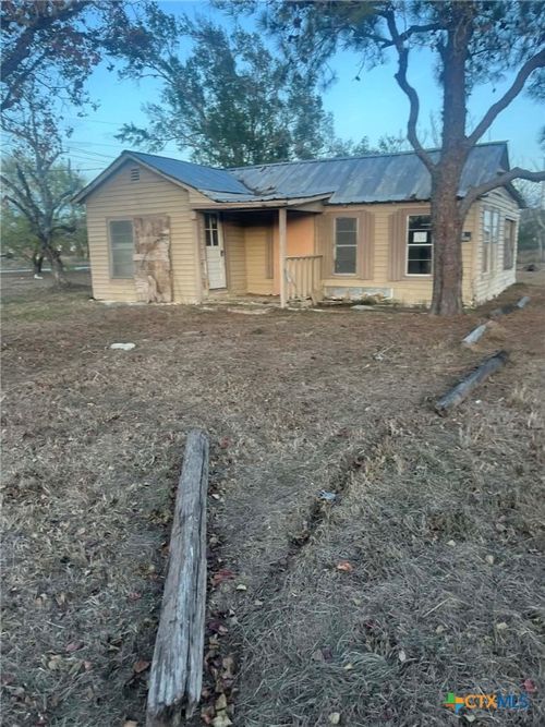 409 Dahlman St, Cuero, TX, 77954-4907 | Card Image