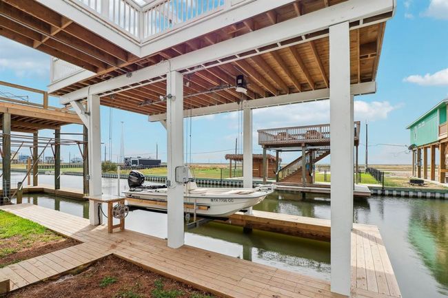Boat House and Dock with lift | Image 37