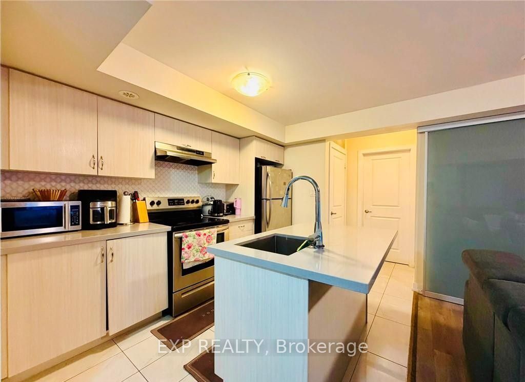 Residential Lease in Toronto W05 5