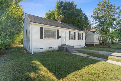 View of front facade with a front yard | Image 1