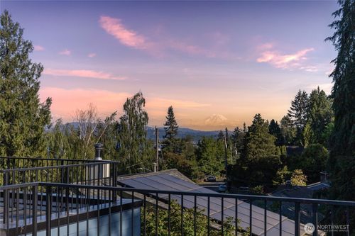 b-11733 Durland Ave Ne, Seattle, WA, 98125-5902 | Card Image