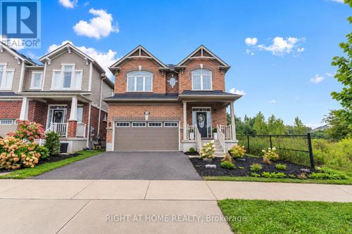 404 Equestrian Way, Cambridge, ON, N3E0B9 | Card Image