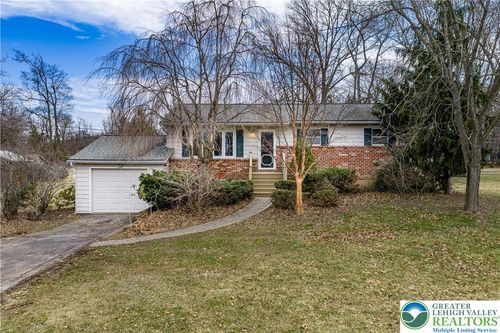 6527 Walnut Ln, Coopersburg, PA, 18036-1119 | Card Image