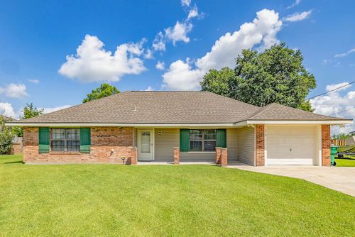 310 Thoroughbred Park Dr, Thibodaux, LA, 70301-6153 | Card Image