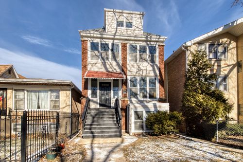 3646 W Cornelia Avenue, CHICAGO, IL, 60618 | Card Image