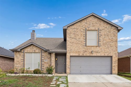9087 River Falls Dr, Fort Worth, TX, 76118-7762 | Card Image
