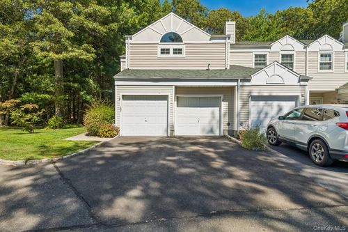 17 Pidgeon Ct, Manorville, NY, 11949-2618 | Card Image
