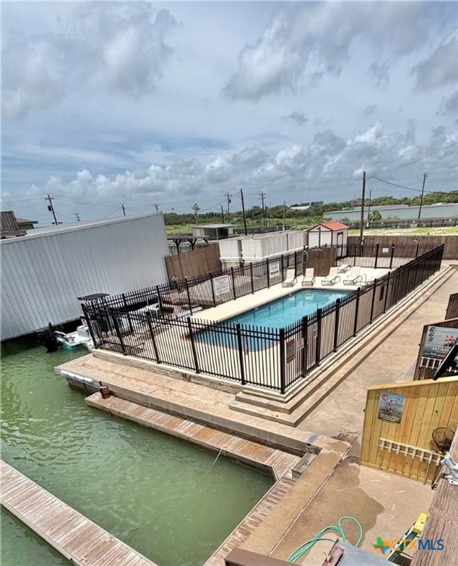 13 Pirates Cv, Condo with 3 bedrooms, 3 bathrooms and null parking in Port O Connor TX | Image 4