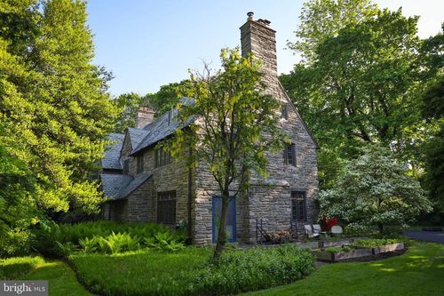 8401 Saint Martins Ln, PHILADELPHIA, PA, 19118-3747 | Card Image