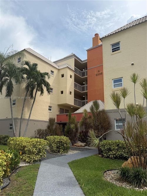 306-8205 Lake Dr, Doral, FL, 33166-7814 | Card Image