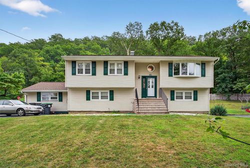 100 Birchwood Dr, Highland Mills, NY, 10930-2954 | Card Image