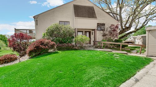 975 Millpond Rd, Valparaiso, IN, 46385-6121 | Card Image
