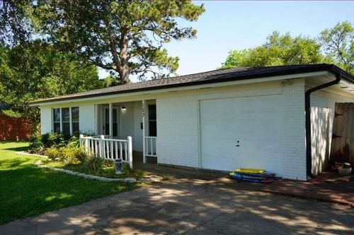 123 25th Ave N, Texas City, TX, 77590-6044 | Card Image