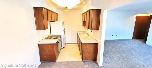 APT-221 - 20870 Wildwood Dr, Condo with 2 bedrooms, 1 bathrooms and null parking in Harper Woods MI | Image 7