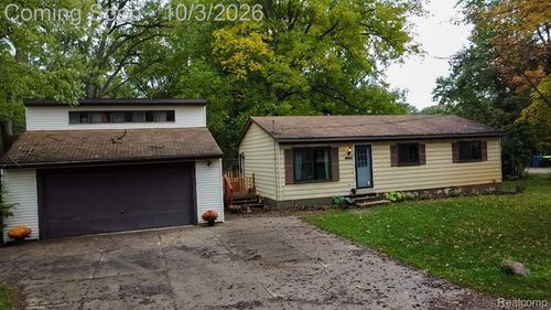 1205 Ennest Blvd, White Lake, MI, 48386-4235 | Card Image