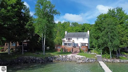 9276 Elk Lake Trl, Williamsburg, MI, 49690-8520 | Card Image