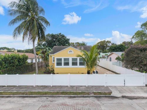608 El Vedado, West Palm Beach, FL, 33405-1958 | Card Image