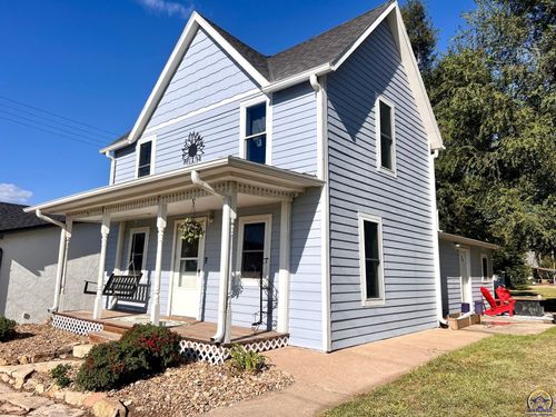 611 Delaware St, Oskaloosa, KS, 66066-5431 | Card Image