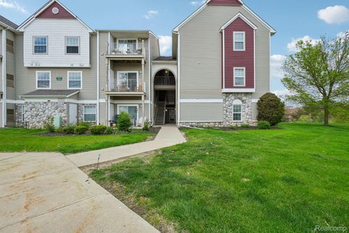 apt-306-15240 Silver Pkwy, Fenton, MI, 48430-3487 | Card Image