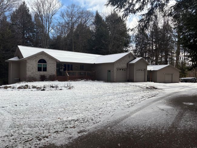 8632 W Blanchard Rd, House other with 7 bedrooms, 3 bathrooms and null parking in Blanchard MI | Image 8
