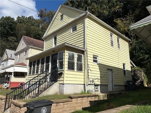 63 Rosalind Ct, Akron, OH, 44304-1047 | Card Image