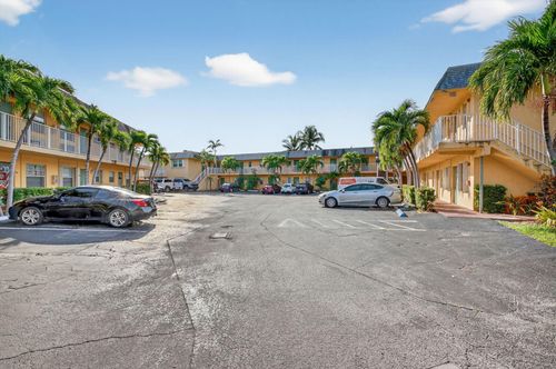32-4071 N Dixie Hwy, Oakland Park, FL, 33334-3077 | Card Image