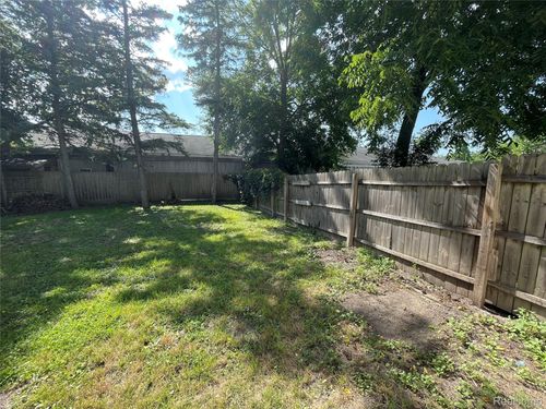 2021 Benjamin St, Saginaw, MI, 48602-5606 | Card Image