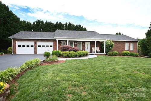 4646 River Run Cir, Hickory, NC, 28602-7221 | Card Image