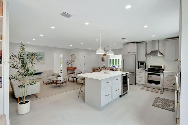 646 Ne 114 Th St, House other with 3 bedrooms, 2 bathrooms and null parking in Biscayne Park FL | Image 15