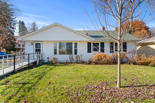 1474 S Carroll Ave, Freeport, IL, 61032-6530 | Card Image