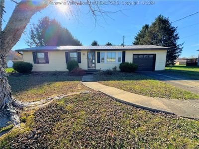 144 Aberdene Lane, House other with 3 bedrooms, 2 bathrooms and null parking in Point Pleasant WV | Image 2