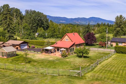 2924 Baird Rd, Courtenay, BC, V9N9N6 | Card Image