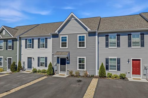 28 Gentle Breeze Dr, BUNKER HILL, WV, 25413-3122 | Card Image